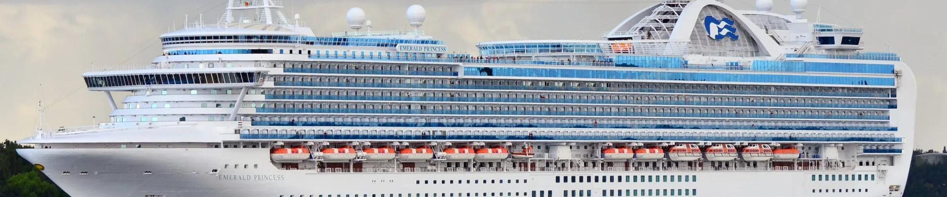 Emerald Princess ile Büyük Britanya Kapak Fotoğrafı